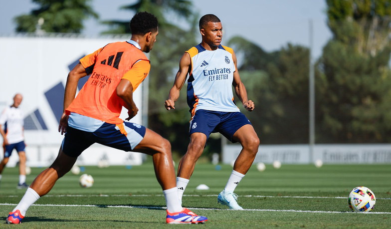 Foto: Mbappé i inni reprezentanci trenowali na boisku