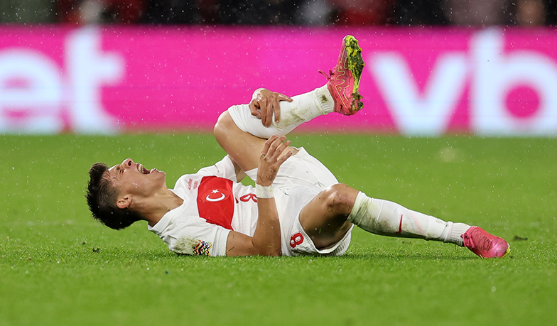 Foto: Arda Güler nie dokończył meczu z Walią z powodu kontuzji!