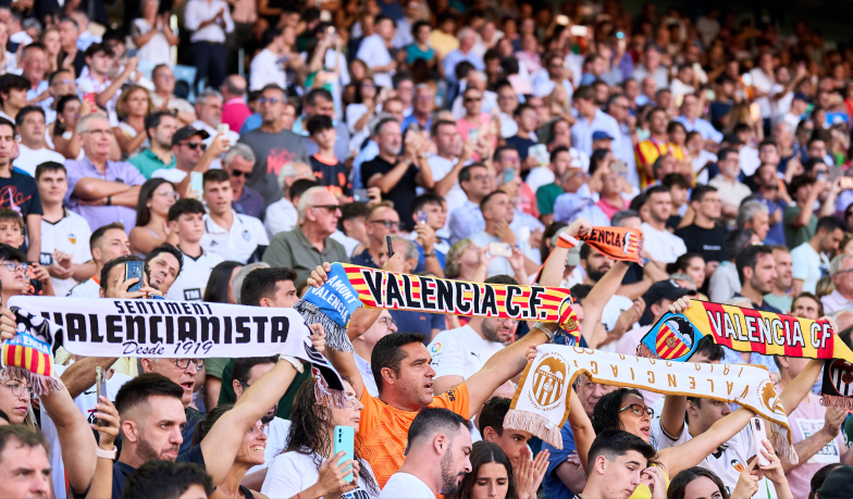 Foto: Wypełniona Mestalla czeka na Viníciusa