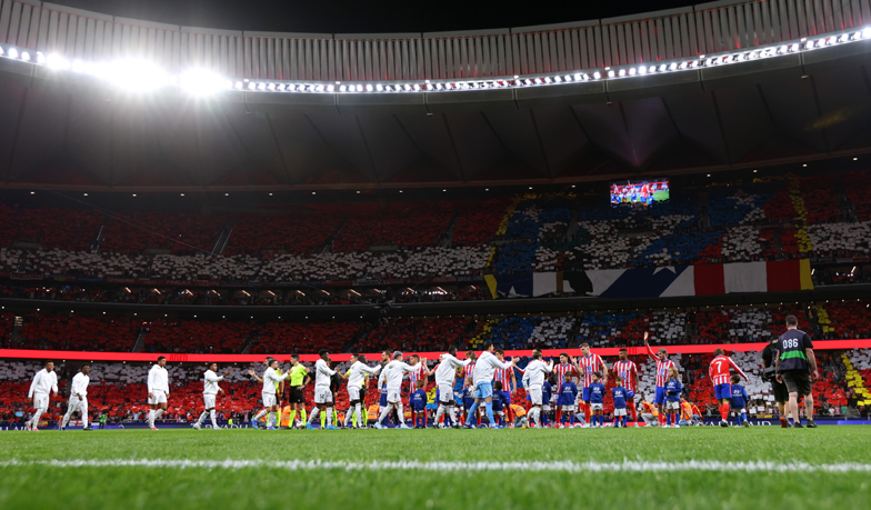 Foto: „To Atlético pozwala na obecność grupy neonazistowskiej na trybunie”