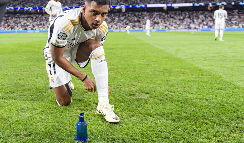 Foto: MARCA: Rozpoczyna się proces wymiany murawy na Bernabéu